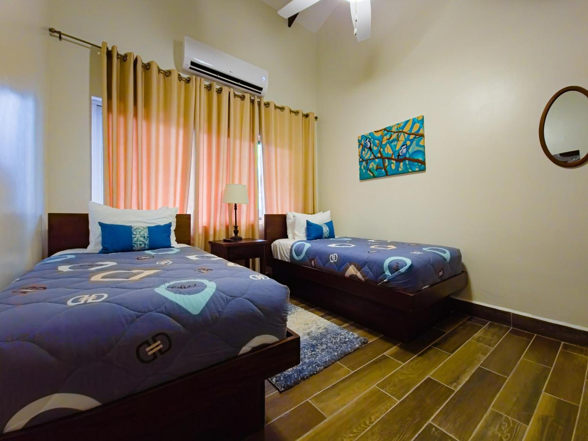 Louis' Apartments Placencia Exterior photo