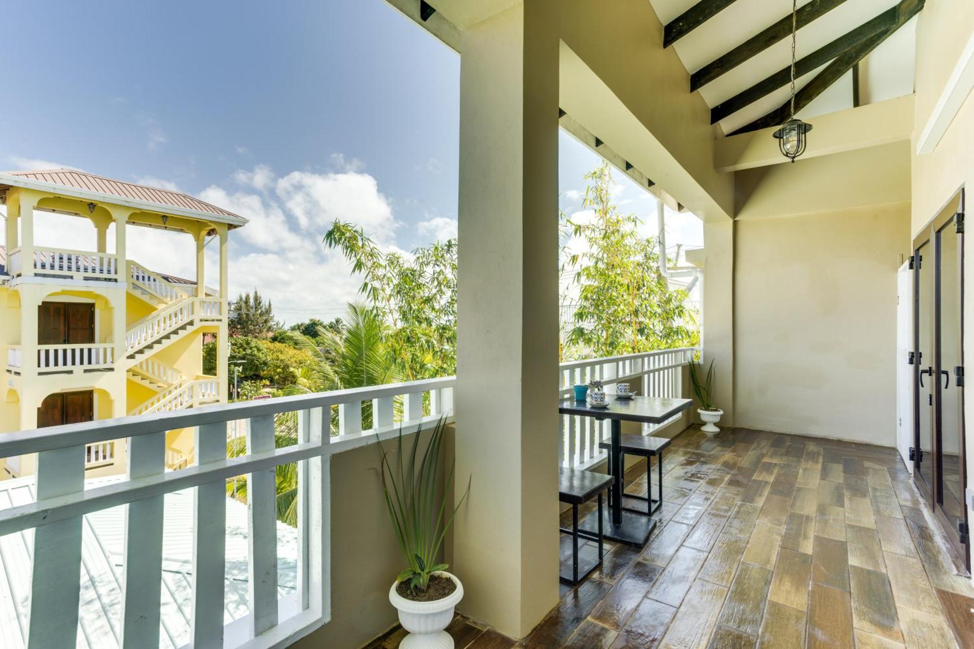 Louis' Apartments Placencia Exterior photo