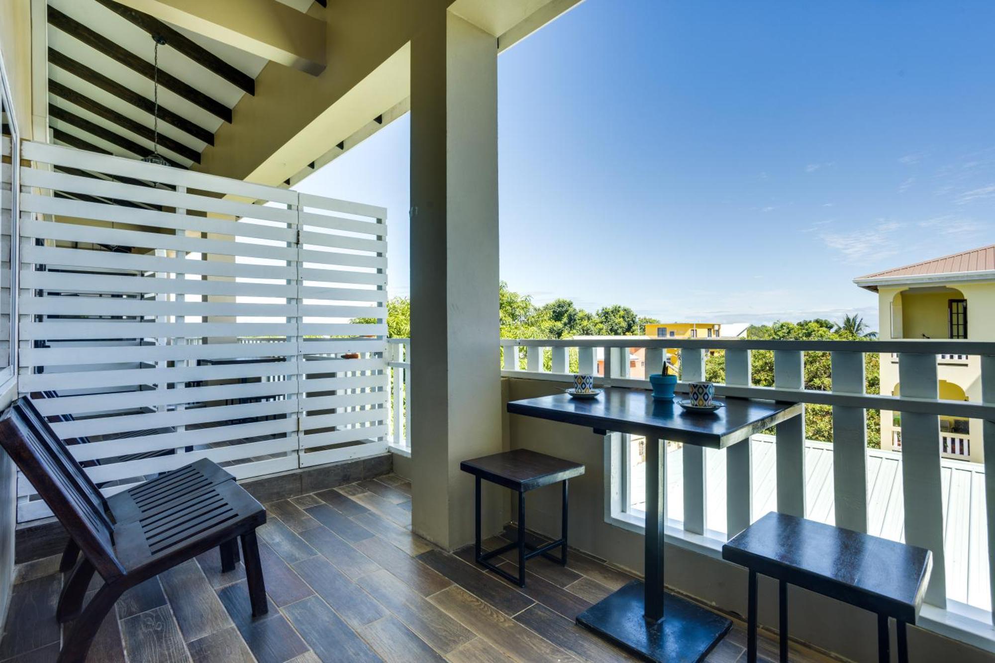 Louis' Apartments Placencia Exterior photo